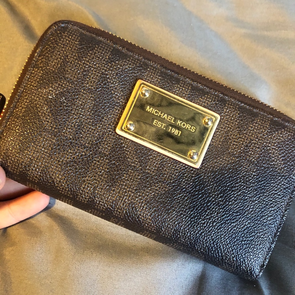 REAL Michael Kors logo wallet